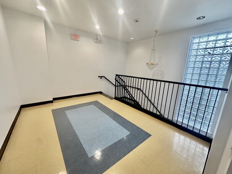 More Photos Of 36 Sherwood Pl, Greenwich Office For Lease