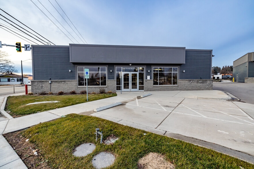 More Photos Of 115 1/2 W Wyoming St, Kalispell Showroom For Lease