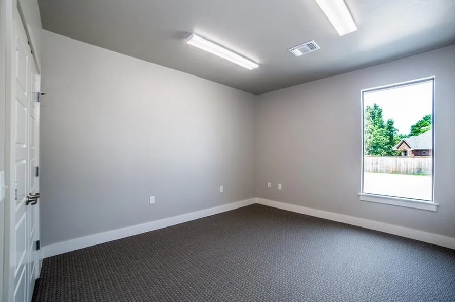 More Photos Of 1524-1532 W Edmond Rd, Edmond Office For Lease