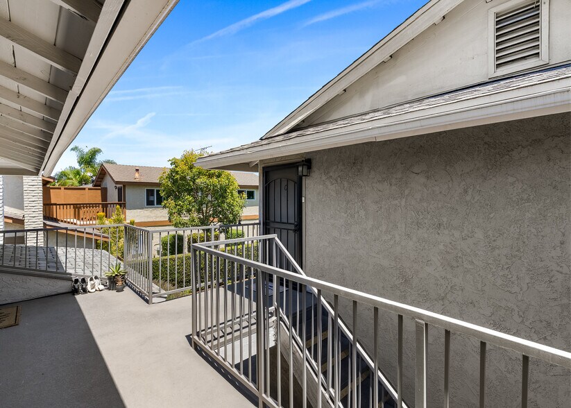 More Photos Of 3025 Jeffrey Dr, Costa Mesa Apartments For Sale