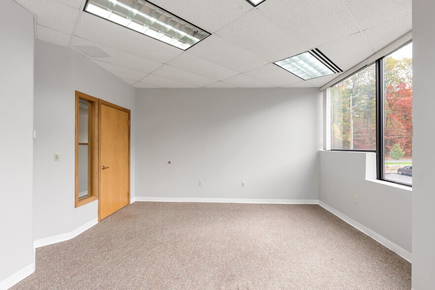 More Photos Of 72 Queen St, Southington Office For Lease