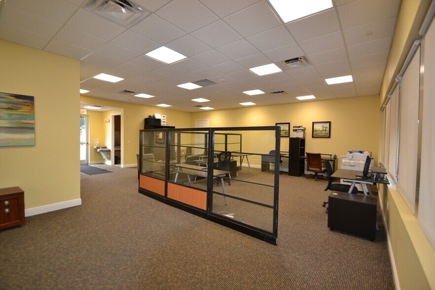 More Photos Of 3900 Edgewater Dr, Orlando Office For Lease