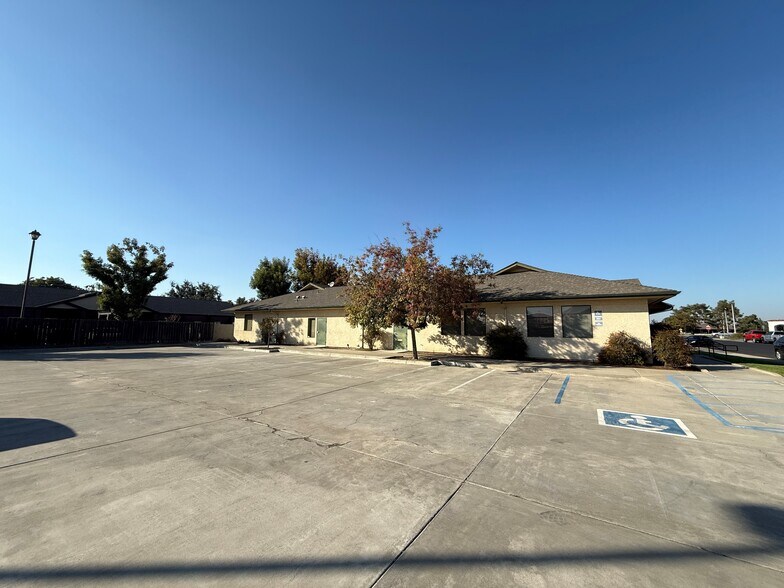 More Photos Of 1413 Bailey Dr, Hanford Office For Lease