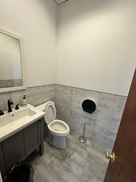 More Photos Of 4865 Arthur Kill Rd, Staten Island Warehouse For Sale