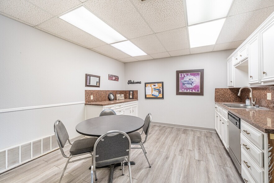 More Photos Of 4718 S Loop 289, Lubbock Office Residential For Lease