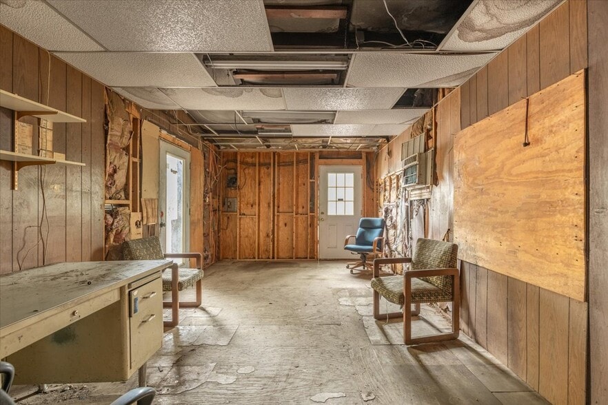 More Photos Of 1341 S School Ave, Fayetteville Auto Repair For Sale