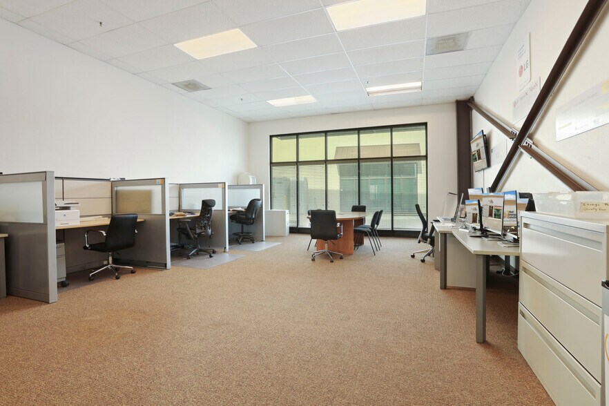 More Photos Of 600-626 Commerce Ct, Manteca Service For Lease