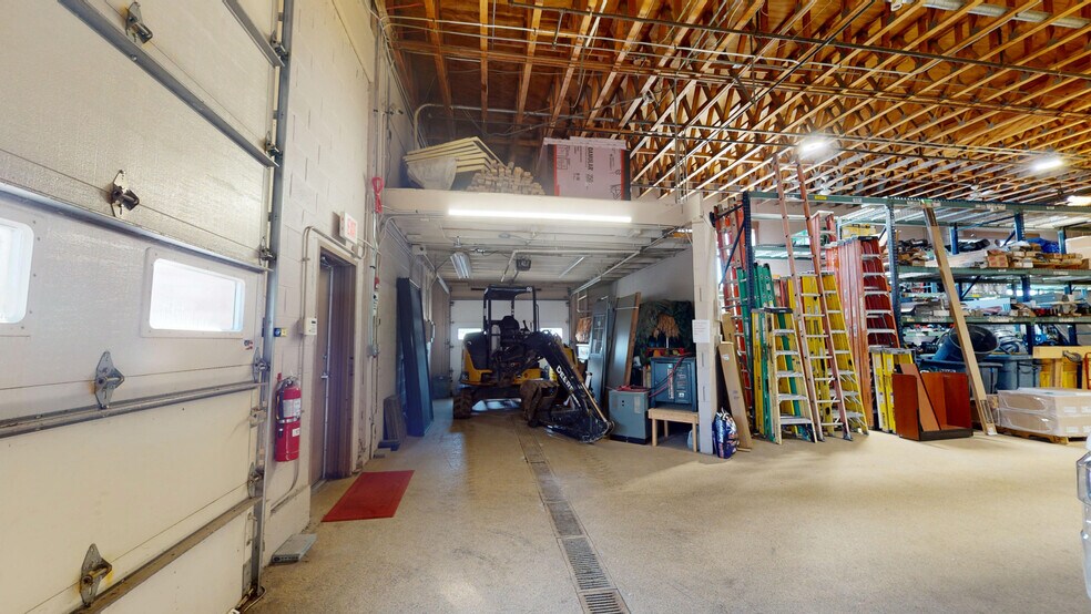 More Photos Of 111 S Lake St, Montgomery Service For Sale