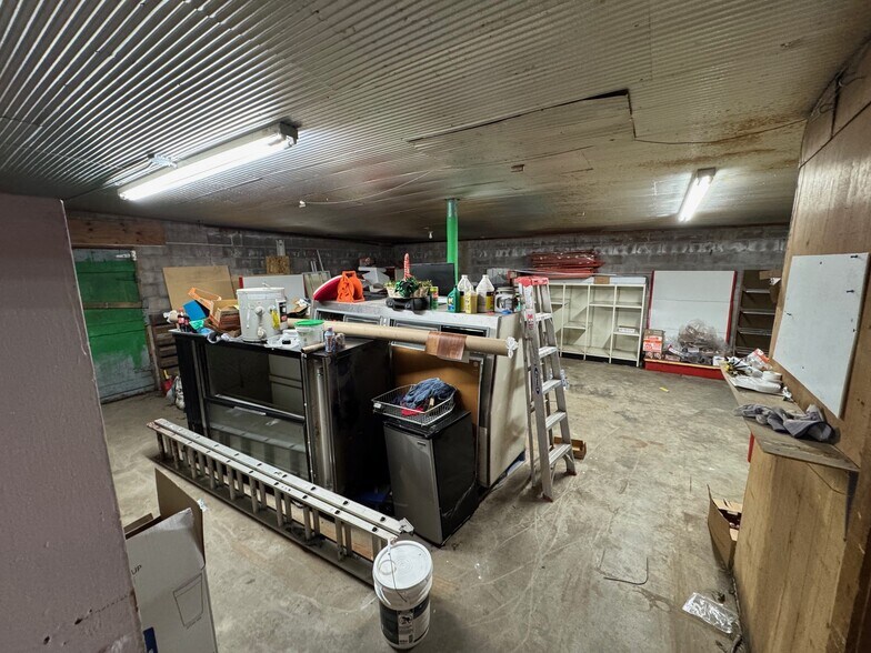 More Photos Of 3304 W 61st St S, Tulsa Convenience Store For Lease