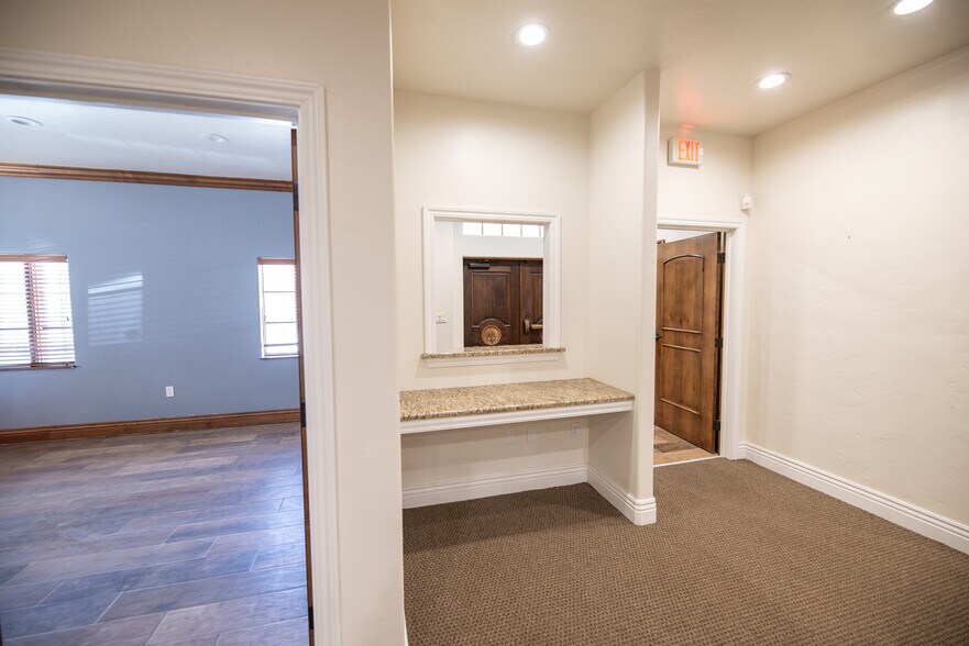 More Photos Of 2436-2438 Brunello Trace, Lutz Office For Lease