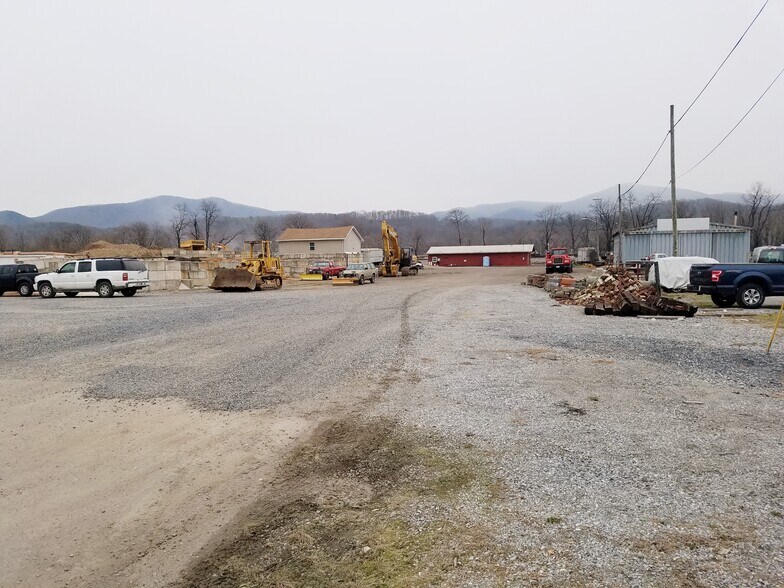 More Photos Of 3954 W Main St, Salem Freestanding For Lease