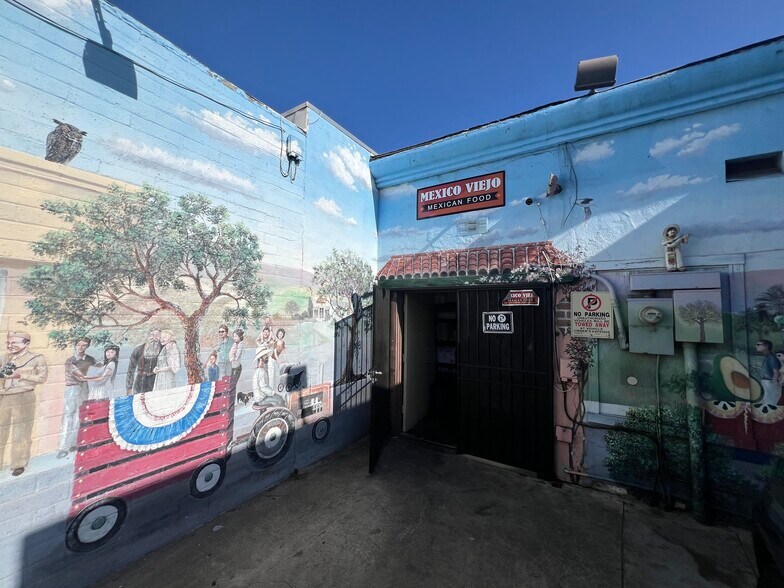 More Photos Of 226 Main St, Vista Storefront For Lease