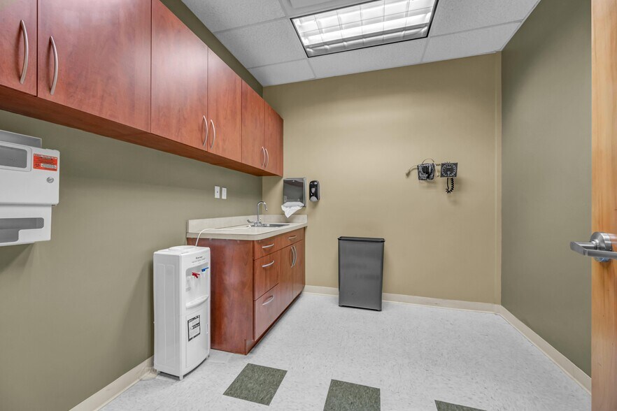 More Photos Of 401 Monroe Tpke, Monroe General Retail For Lease