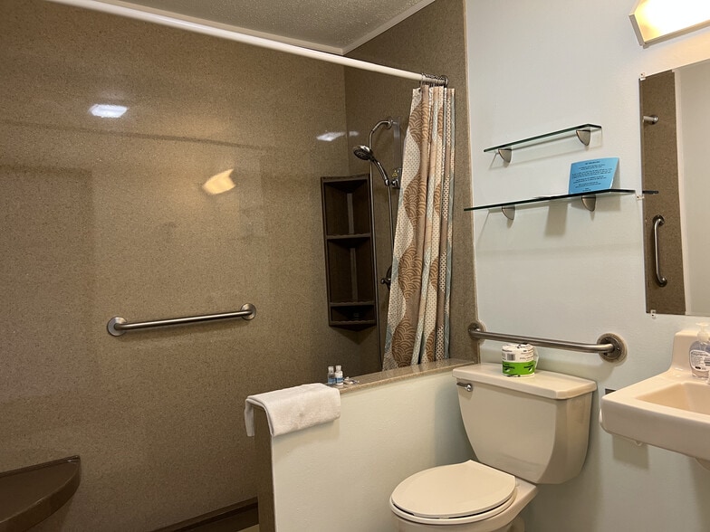 More Photos Of 821 E 7th St, Platte Hotel For Sale