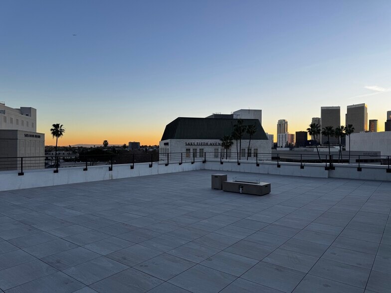 More Photos Of 9632-9648 Brighton Way, Beverly Hills Restaurant For Lease