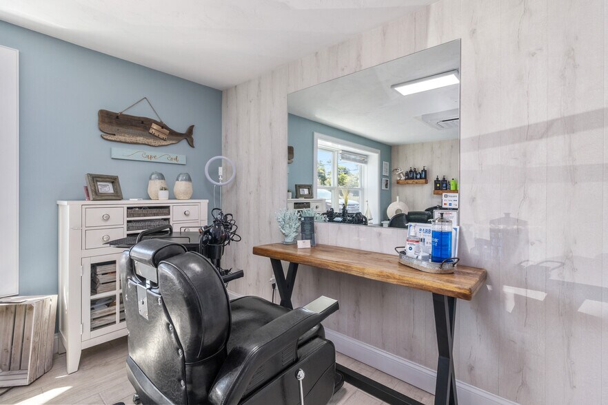 More Photos Of 712 Main St, Hyannis Storefront Retail Office For Sale