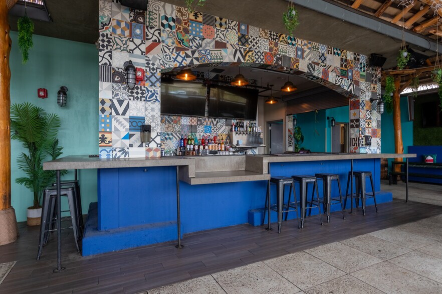 More Photos Of 7280 UTSA Blvd, San Antonio Freestanding For Lease