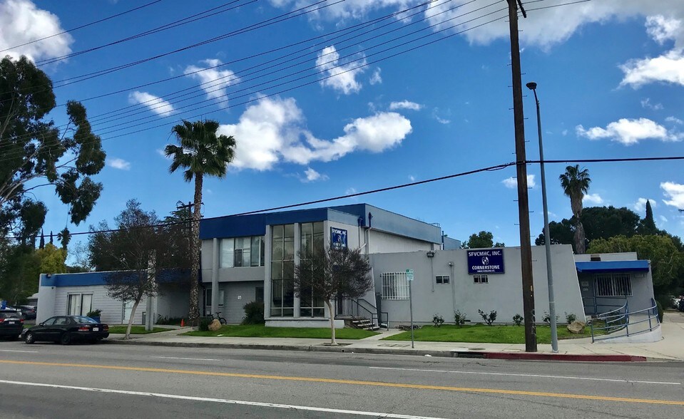 5950 Cedros Ave  