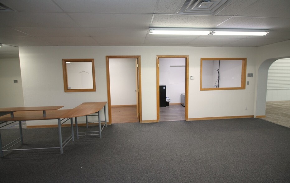 More Photos Of 805 W Main St, Sterling Auto Repair For Sale