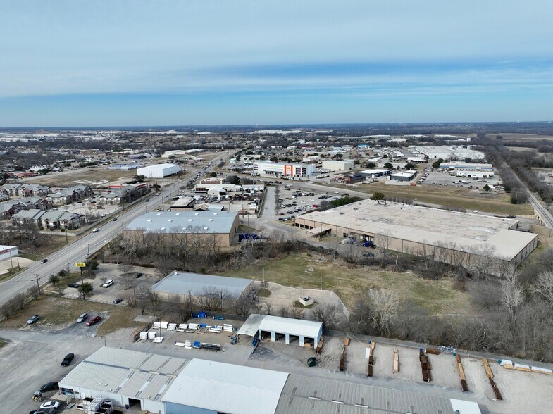 More Photos Of 902 N McDonald St, McKinney Industrial For Lease