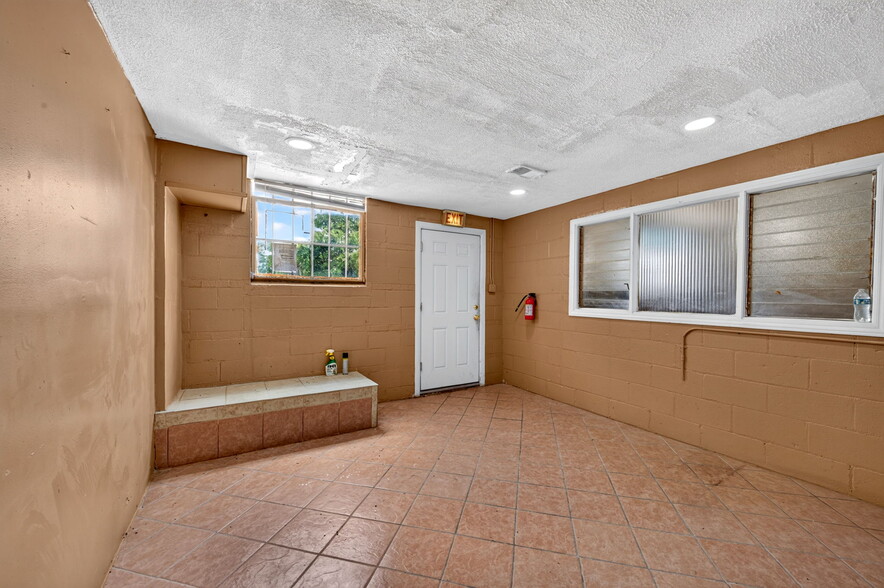 More Photos Of 7828 S Claremont Ave, Chicago Warehouse For Sale
