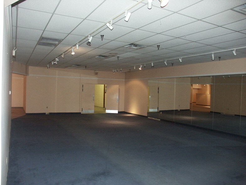 More Photos Of 3515-3559 W Northern Ave, Phoenix General Retail For Lease