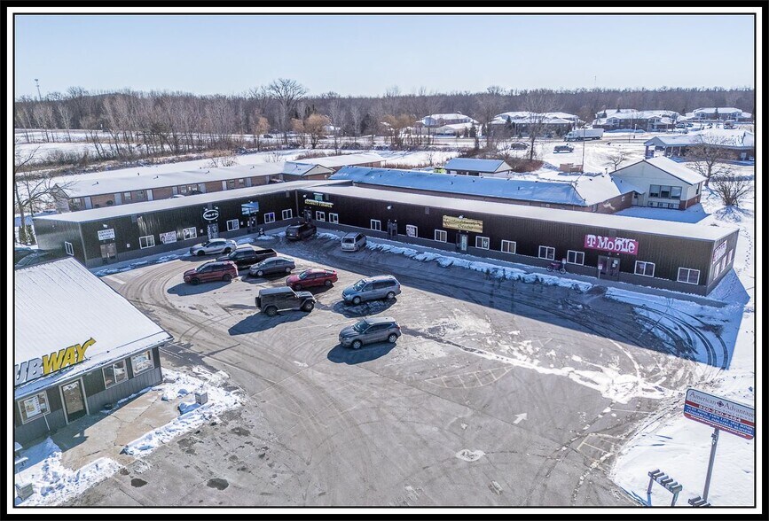More Photos Of 1186 N Shawano St, New London General Retail For Lease