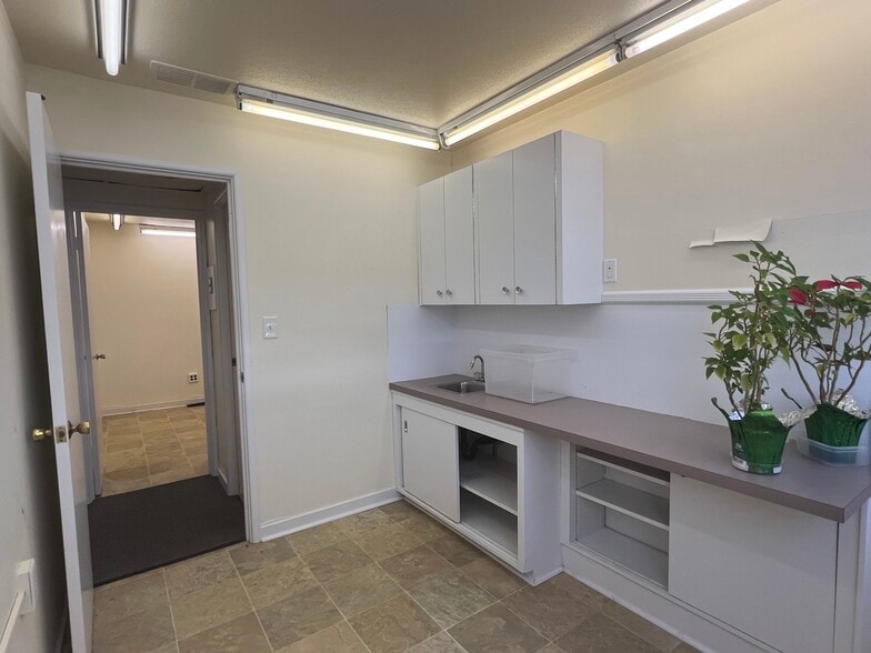 More Photos Of 93 West St, Danbury Medical For Sale