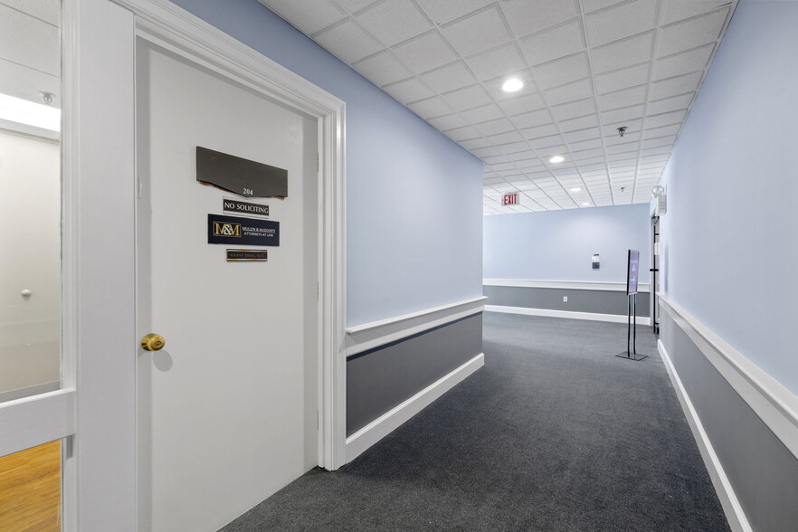 More Photos Of 264 N Broadway, Salem Freestanding For Sale