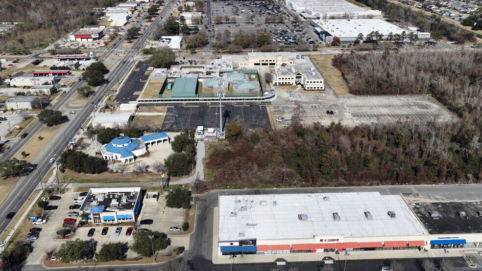 More Photos Of 1705 Manhattan Blvd, Harvey Land For Sale