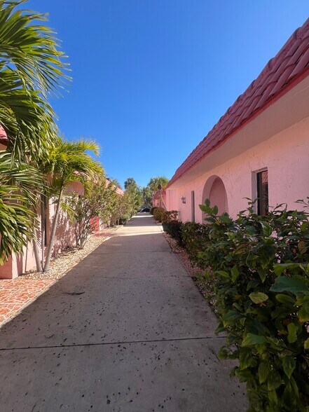 More Photos Of 6449 38th Ave, Saint Petersburg Medical For Lease