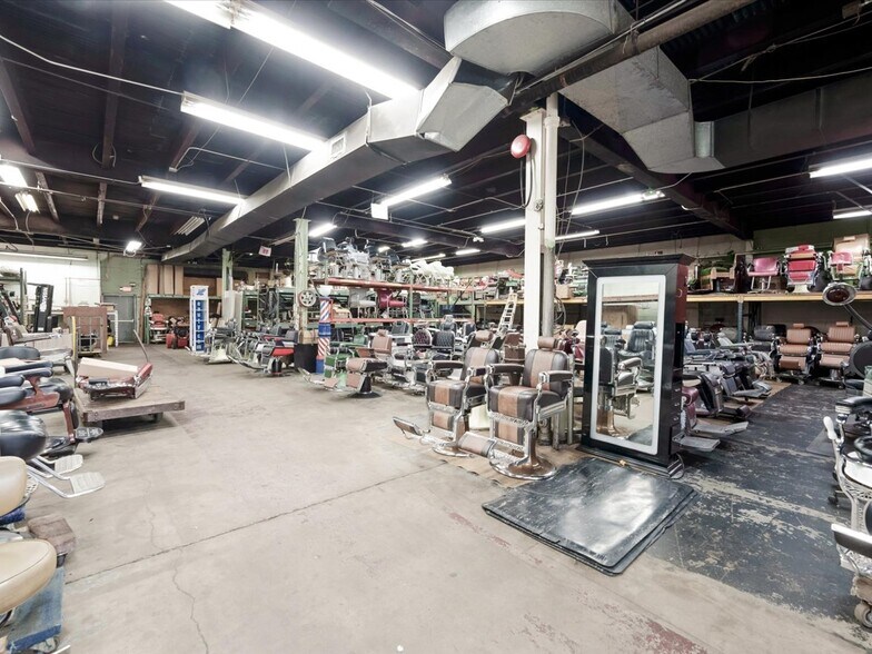 More Photos Of 200 E Sunrise Hwy, Freeport Warehouse For Lease