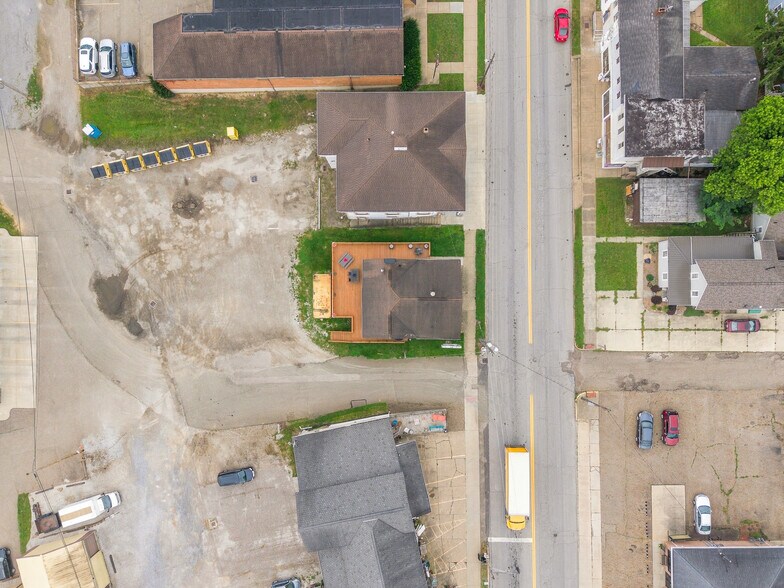 More Photos Of 21 W Canal St, Navarre Restaurant For Sale