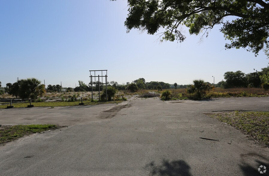 More Photos Of 3701 S Sanford Ave, Sanford Land For Lease