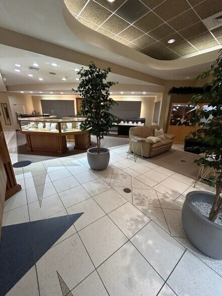 More Photos Of 75 Smithfield Blvd, Plattsburgh General Retail For Lease