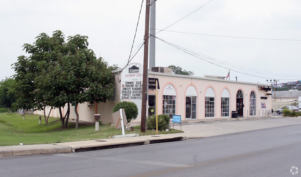 More Photos Of 318-337 W Olmos Dr, San Antonio Freestanding For Sale