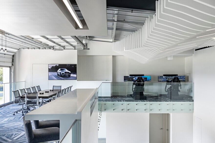 More Photos Of 40-41 Straightaway Dr, Pontiac Parking Garage For Sale