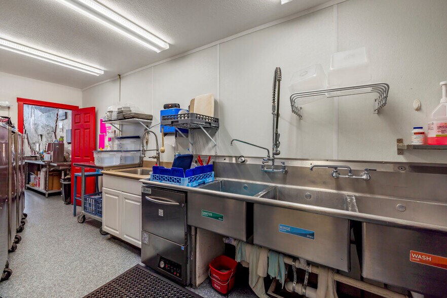 More Photos Of 513 Main St, Klamath Falls Specialty For Sale