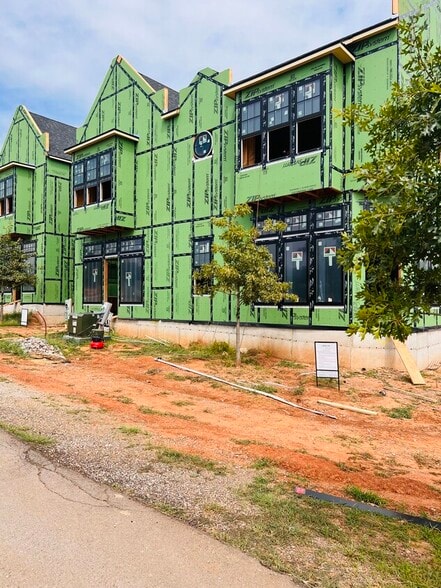 More Photos Of 18863 & 18871 Selah Way, Norman Specialty For Lease