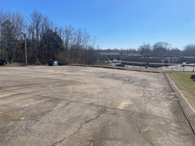 More Photos Of 1850 Memorial Dr, Clarksville Office For Sale