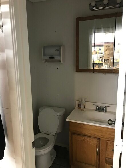 More Photos Of 3614 Alice St, Galveston Distribution For Sale