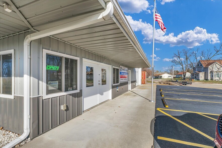 More Photos Of 109 Front St, Mansfield Industrial For Sale