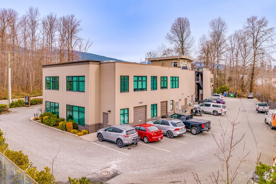 More Photos Of 1075 1st St W, North Vancouver Light Distribution For Lease