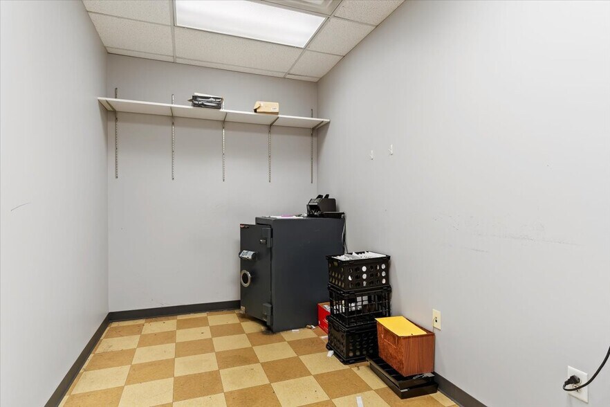 More Photos Of 3087 Washington Blvd, Ogden Freestanding For Sale