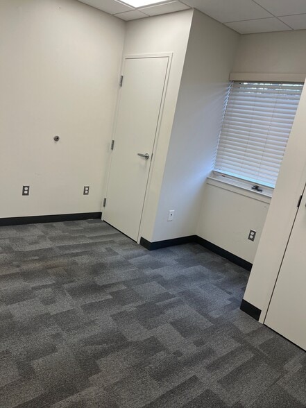 More Photos Of 2101-2107 Klockner Rd, Trenton Medical For Sale