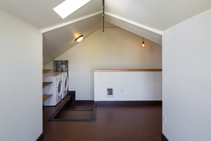 More Photos Of 1634 NW Everett St, Portland Apartments For Sale