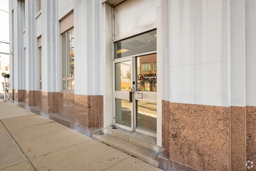 More Photos Of 166-170 Jericho Tpke, Floral Park Loft Creative Space For Lease