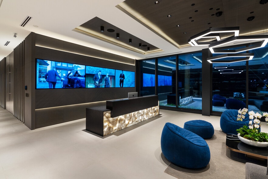 More Photos Of 1406 Pemberton Ave, North Vancouver Storefront For Sale