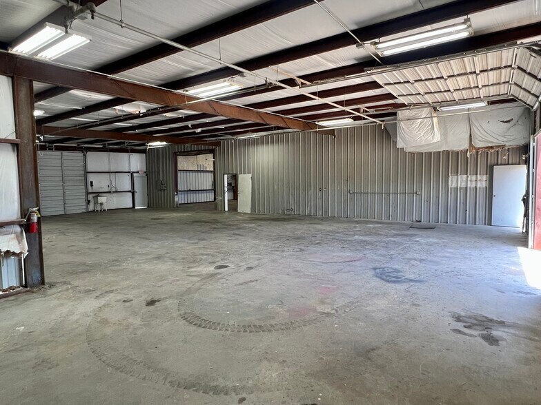 More Photos Of 5711 Monaco Cir, San Antonio Warehouse For Sale