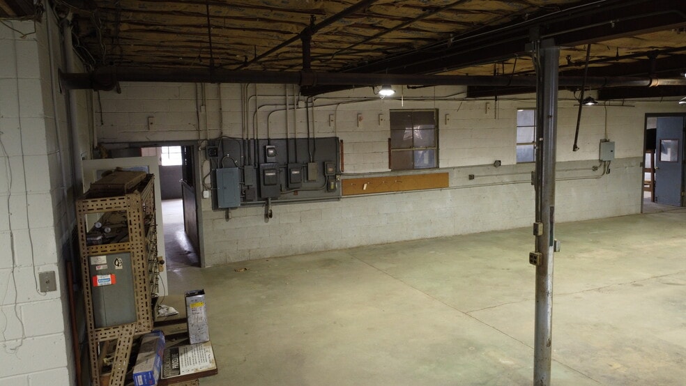 More Photos Of 3812 Bennington Ave, Kansas City Industrial For Sale